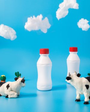 Joghurt und Kefir sind prall gefüllt mit gesunden Milchsäurebakterien.