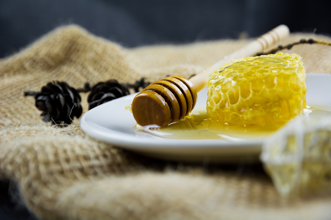 Honig wird gerne als Zuckeralternative beworben. Doch im Körper verhält er sich wie Zucker